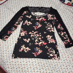 Seventeen Junior Sleeve Shirt with Lace